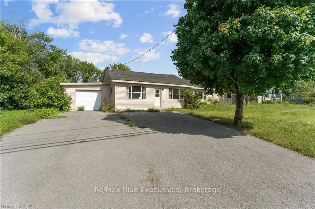 4999 BATH Rd, Loyalist, ON K0H 1G0