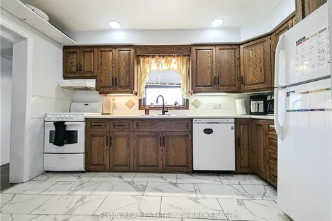 6620 BARKER St, Niagara Falls, ON L2G 1V8