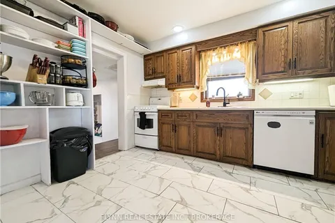 6620 BARKER St, Niagara Falls, ON L2G 1V8