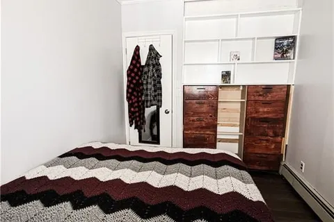 6620 BARKER St, Niagara Falls, ON L2G 1V8