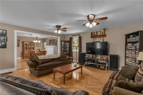 31 STATION Rd, ON K7G 2V3