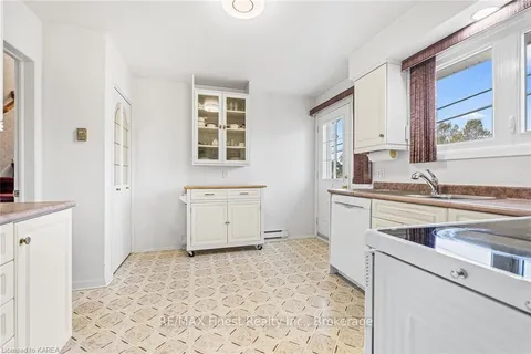 320 DONELL Crt, Kingston, ON K7M 4H2