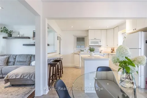 22 TAMARACK Ave, St. Catharines, ON L2M 3B9