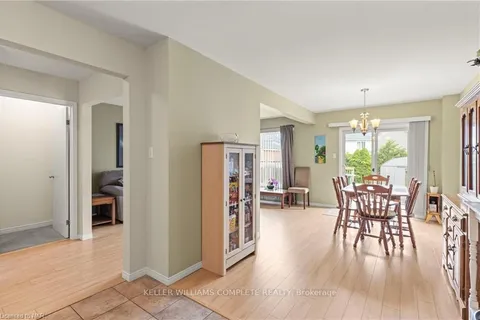 840 FAIRWAY Cres, Kitchener, ON N2A 4B5