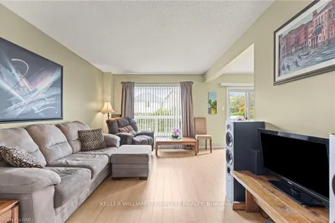 840 FAIRWAY Cres, Kitchener, ON N2A 4B5