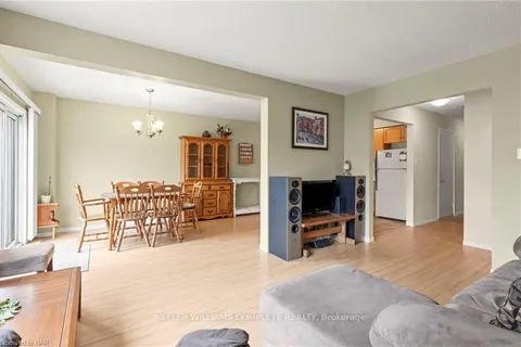 840 FAIRWAY Cres, Kitchener, ON N2A 4B5