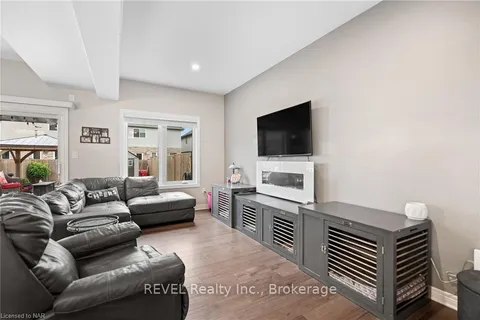 10 HARMONY Way, Thorold, ON L2V 0B6