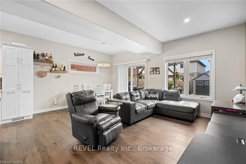 10 HARMONY Way, Thorold, ON L2V 0B6