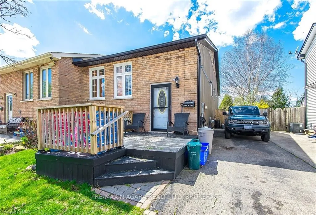 27 MAYFAIR Dr, Welland, ON L3C 7A1