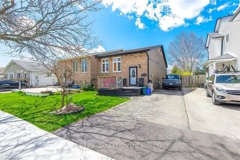 27 MAYFAIR Dr, Welland, ON L3C 7A1