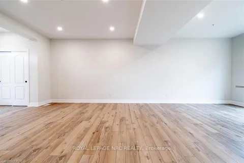 121A MOFFATT St, St. Catharines, ON L2P 0G4