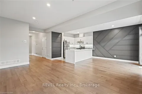 21 MARSHALL Lane, St. Catharines, ON L2P 0E8