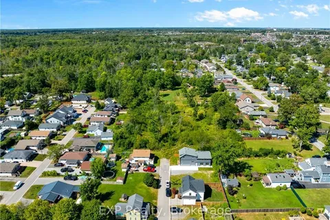 40 PARKVIEW Ave, Fort Erie, ON L2A 5Z8