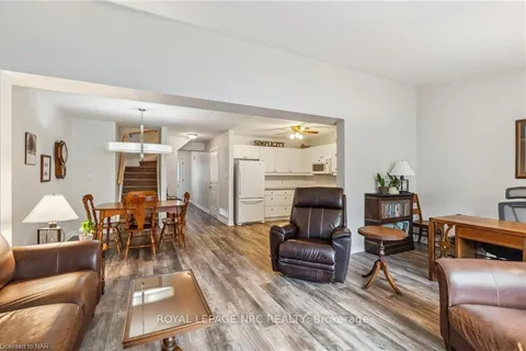 12 FLYNN Crt, St. Catharines, ON L2S 4E1