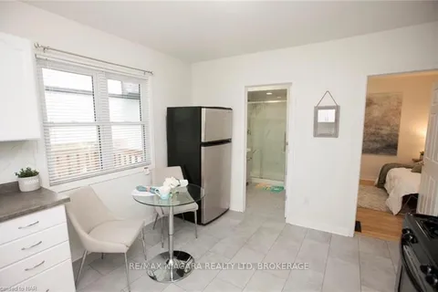 43 B GRANDVIEW Dr, St. Catharines, ON L2M 1B1