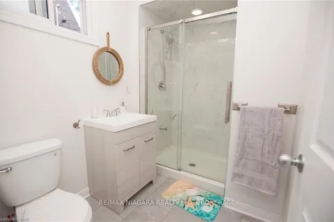 43 B GRANDVIEW Dr, St. Catharines, ON L2M 1B1