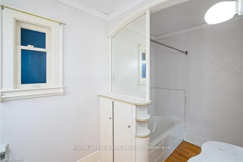 290 DIVISION St, Welland, ON L3B 4A4