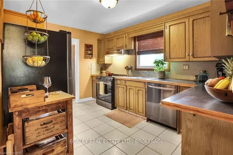 6746 WATERS Ave, Niagara Falls, ON L2G 5X1