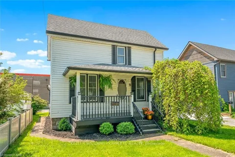 34 PARK St, Port Colborne, ON L3K 3H9