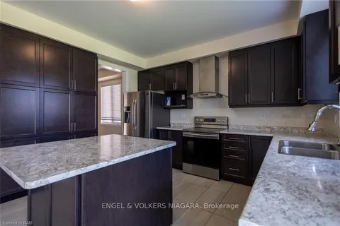 9462 TALLGRASS Ave, Niagara Falls, ON L2G 0X5