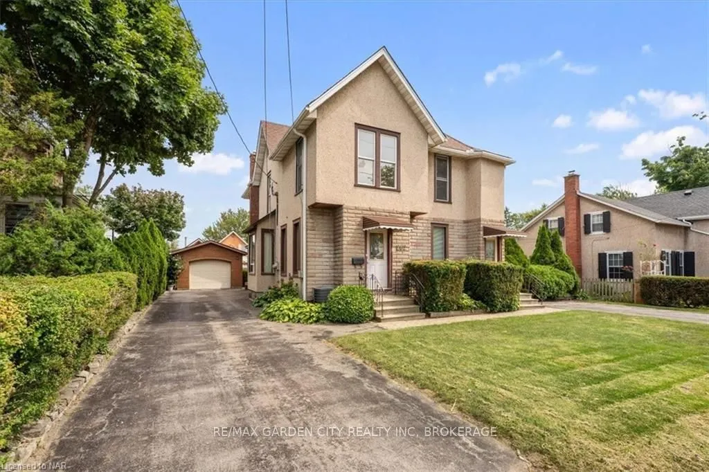 202 NIAGARA St, Welland, ON L3C 1J7