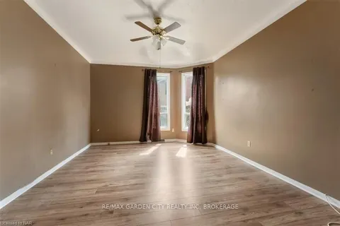 202 NIAGARA St, Welland, ON L3C 1J7