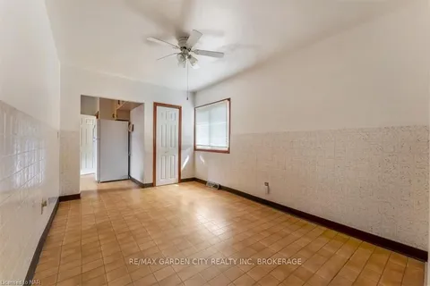 202 NIAGARA St, Welland, ON L3C 1J7