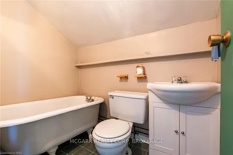 31 CHERRY St, St. Catharines, ON L2R 5M5