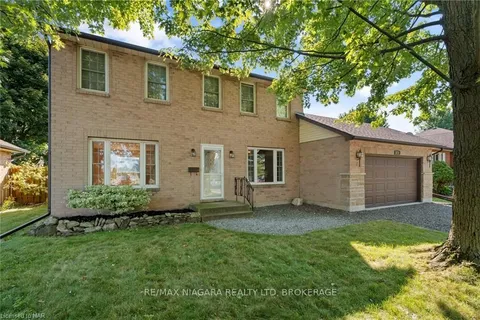 6870 BUCKINGHAM Dr, Niagara Falls, ON L2H 2R9