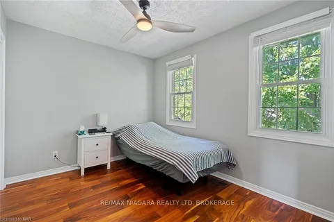 6870 BUCKINGHAM Dr, Niagara Falls, ON L2H 2R9