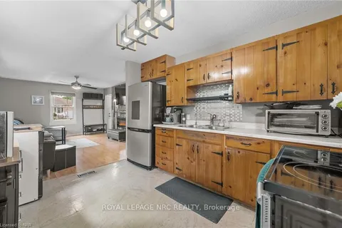 23 MARY St, Fort Erie, ON L2A 4A2