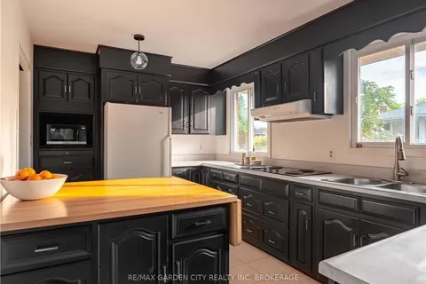 15 ROSEMOUNT Ave, St. Catharines, ON L2M 1Z5