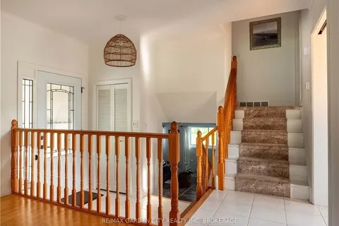 15 ROSEMOUNT Ave, St. Catharines, ON L2M 1Z5