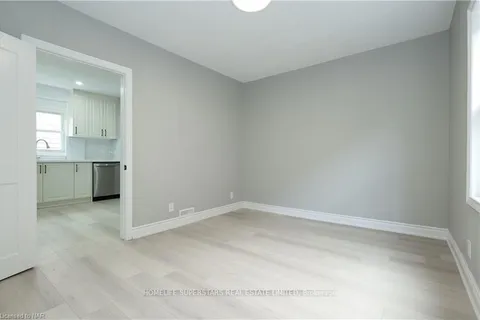 5266 STUART Ave, Niagara Falls, ON L2E 4M8