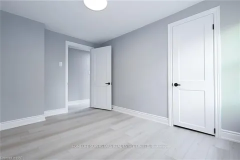 5266 STUART Ave, Niagara Falls, ON L2E 4M8