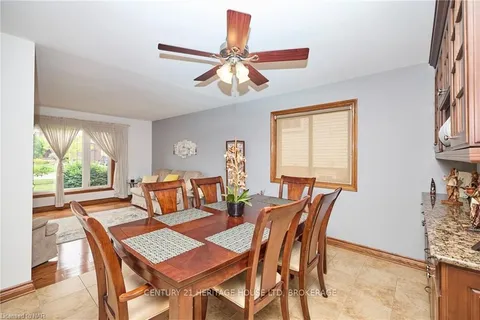 7 HUNTINGTON Lane, St. Catharines, ON L2S 3J5