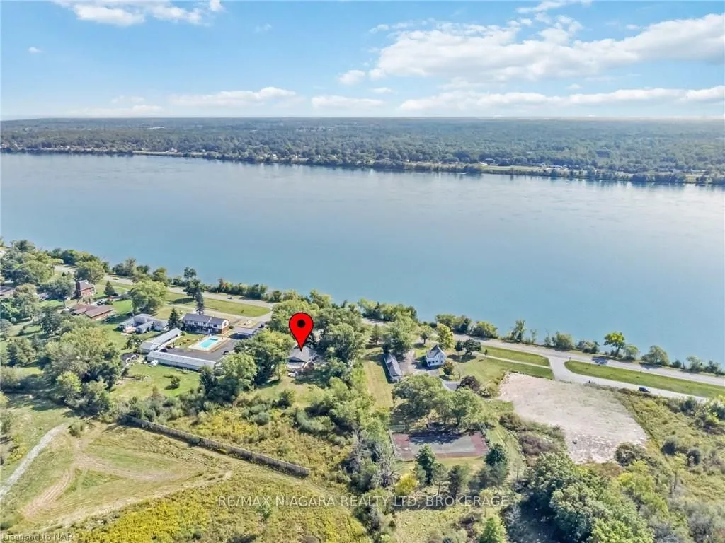 10675 NIAGARA Pkwy, Niagara Falls, ON L2E 6S6