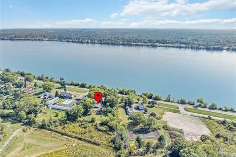 10675 NIAGARA Pkwy, Niagara Falls, ON L2E 6S6