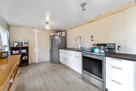 10675 NIAGARA Pkwy, Niagara Falls, ON L2E 6S6