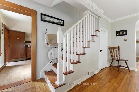 5400 NORTH SERVICE Rd, Lincoln, ON L0R 1B3