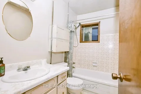 75 CROOKS St, Fort Erie, ON L2A 4H2