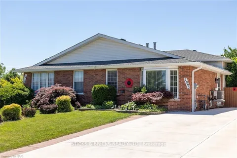 7992 POST Rd, Niagara Falls, ON L2H 2L3