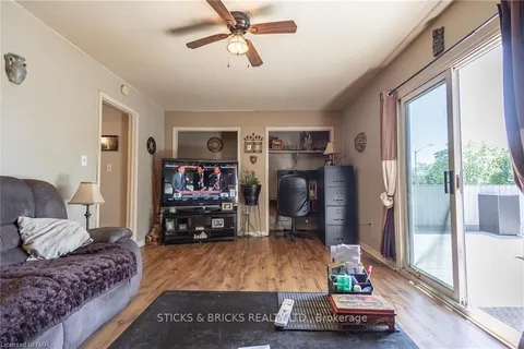 7992 POST Rd, Niagara Falls, ON L2H 2L3