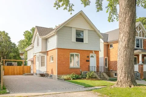 216 RUSSELL Ave, St. Catharines, ON L2R 1W8