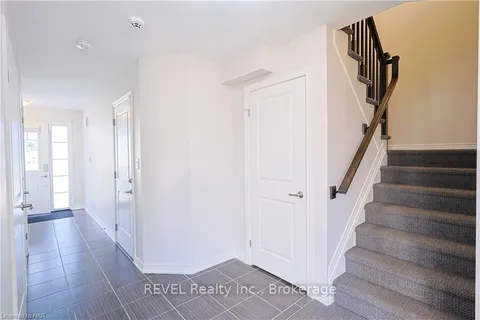 17 HAWTHORN Ave, Thorold, ON L2V 0H9