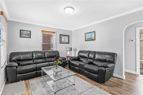 19 CAMPBELL Ave, St. Catharines, ON L2P 2M3