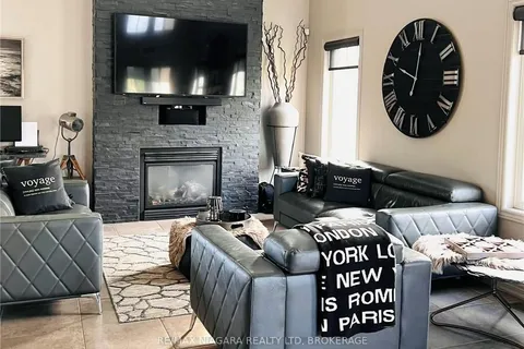 6498 CHRISTOPHER CRESCENT Cres, Niagara Falls, ON L2H 0B3