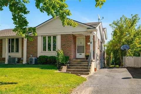 8 MCNICHOLL Circ, St. Catharines, ON L2N 7C5