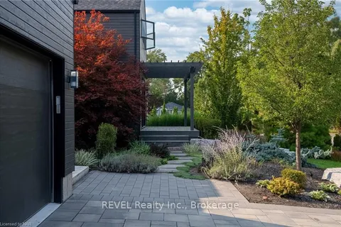 566 LANSDOWNE Ave, Niagara-on-the-Lake, ON L0S 1J0