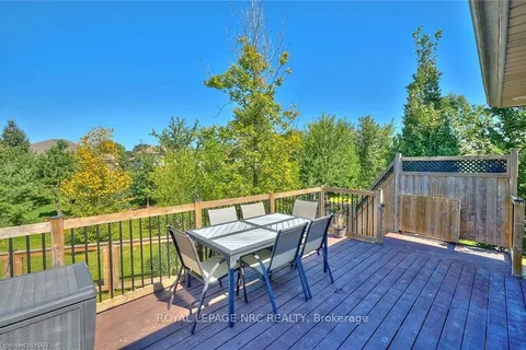 8103 COSTABILE Dr, Niagara Falls, ON L2H 3H4